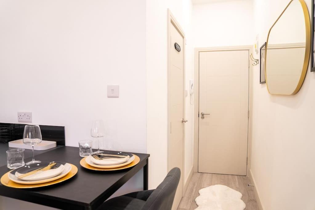 Five Star Boutique Studio Flat In ลอนดอน ภายนอก รูปภาพ